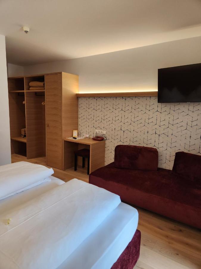 Hotel Dolomiten Toblach Exteriör bild