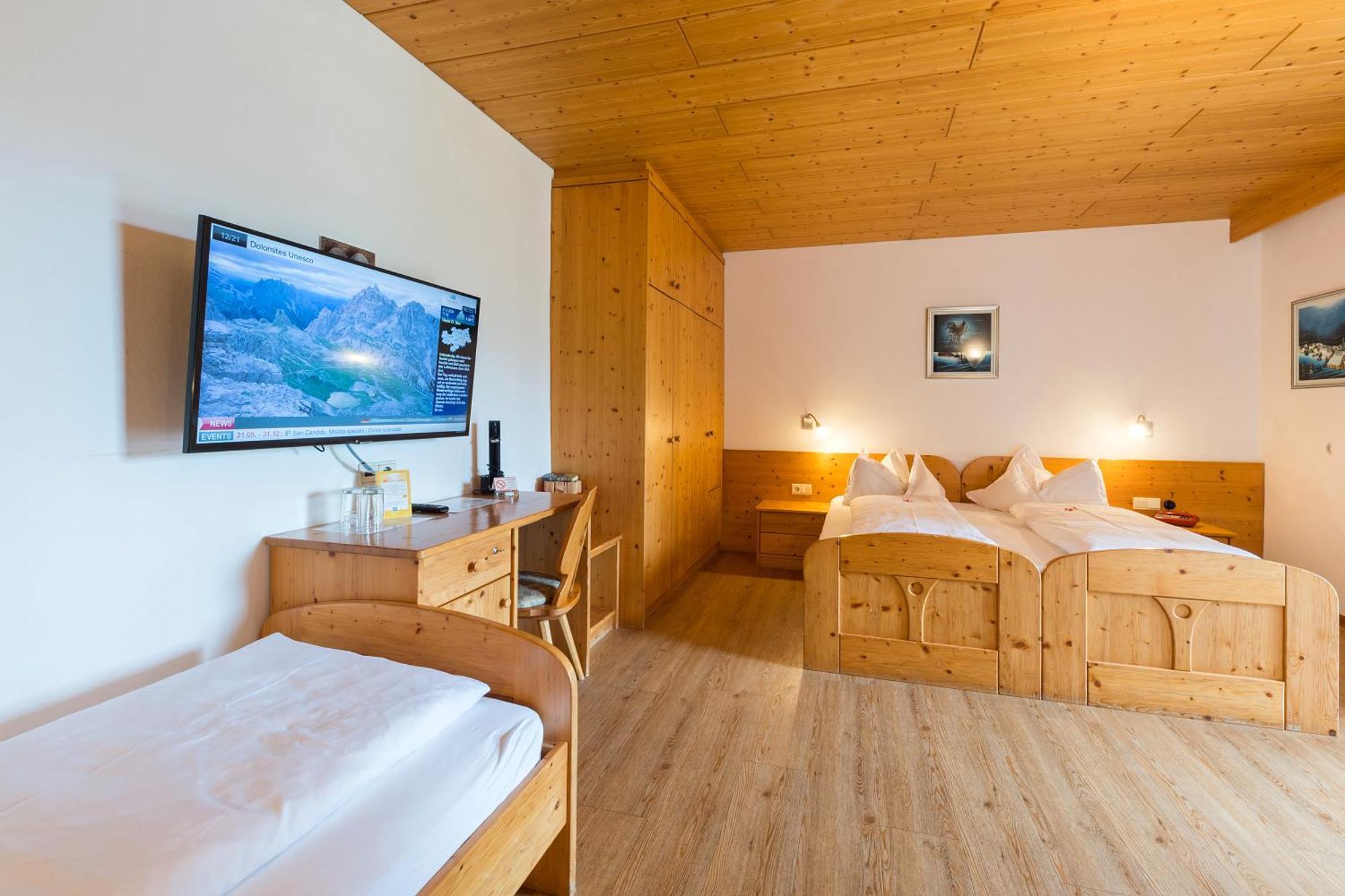 Hotel Dolomiten Toblach Exteriör bild