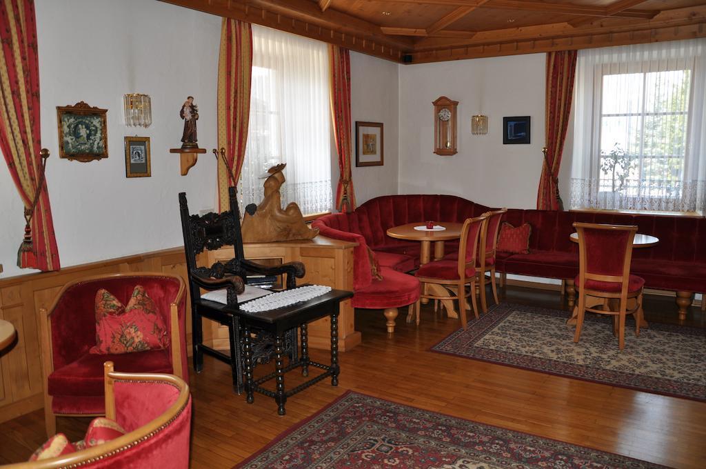 Hotel Dolomiten Toblach Exteriör bild