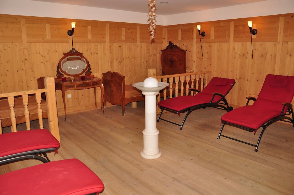 Hotel Dolomiten Toblach Exteriör bild