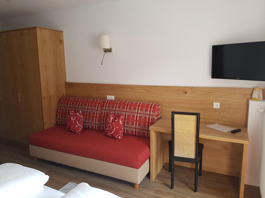 Hotel Dolomiten Toblach Exteriör bild