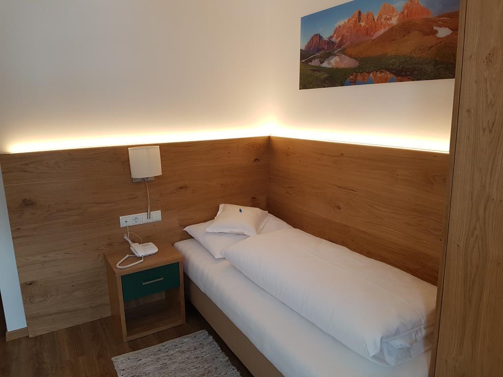 Hotel Dolomiten Toblach Exteriör bild