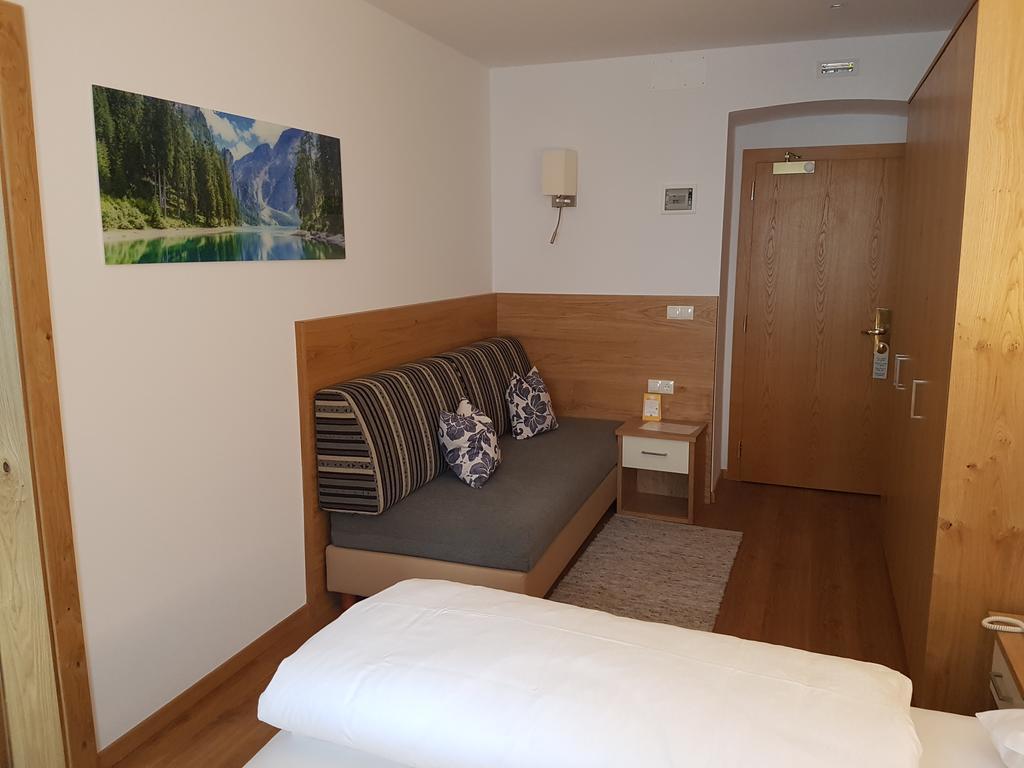 Hotel Dolomiten Toblach Exteriör bild