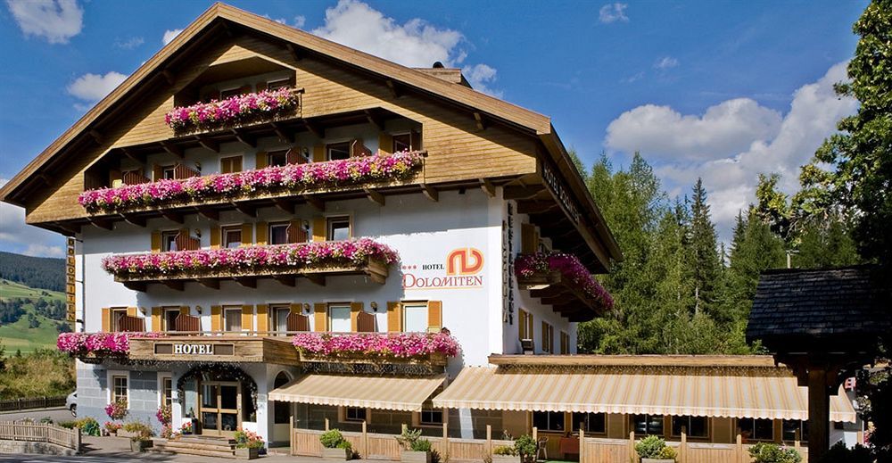 Hotel Dolomiten Toblach Exteriör bild