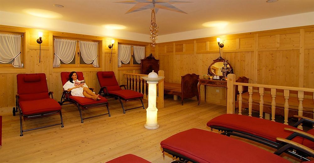 Hotel Dolomiten Toblach Exteriör bild