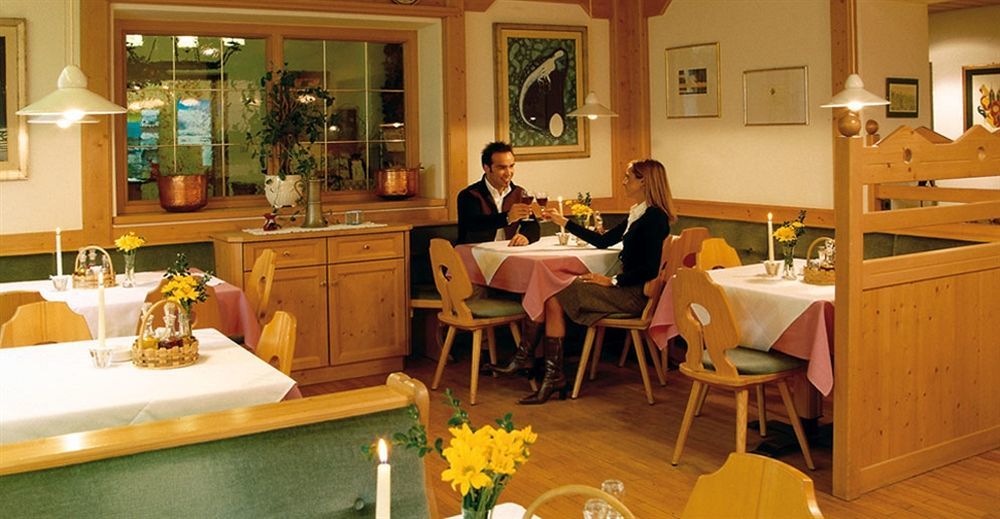 Hotel Dolomiten Toblach Exteriör bild